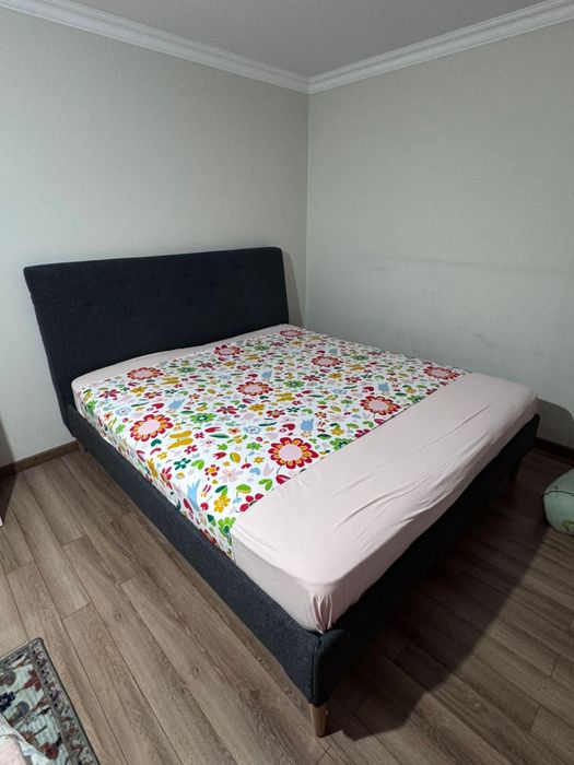 Икеа коркас кровать с матрасом
