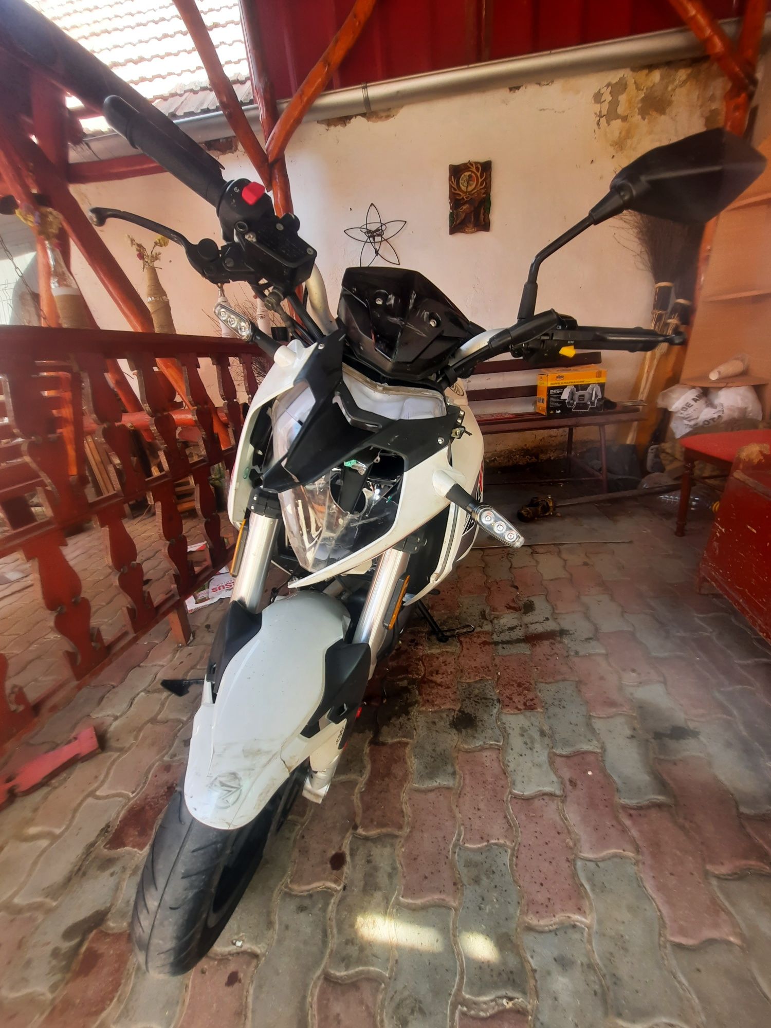 Vând keeway RKF 125 avariat, motoru pornește