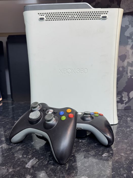 Xbox 360, прошитый, 500 gb, 2 джойстика
