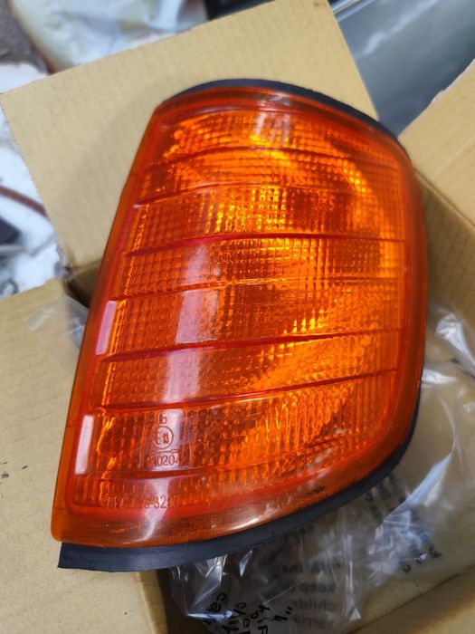 Комплект фарове с мигачи Мерцедес 124