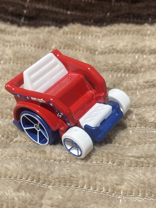 Продаю машинку hot wheels