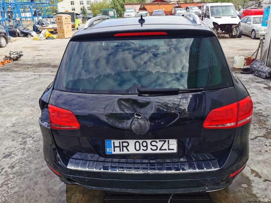 Dezmembrez volkswagen Touareg 7P 3.0 CASA/toareg 7P/bara fata/capota