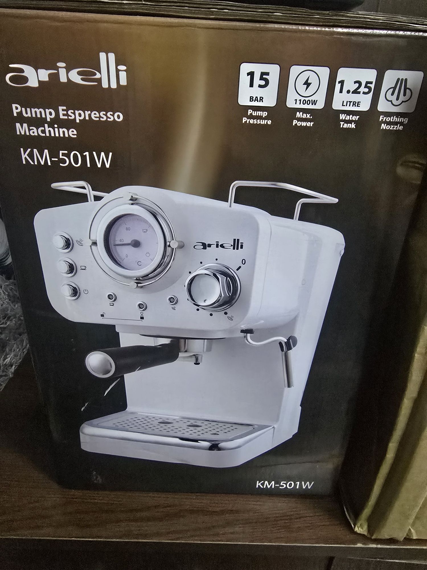 Продавам чисто нова кафе машина