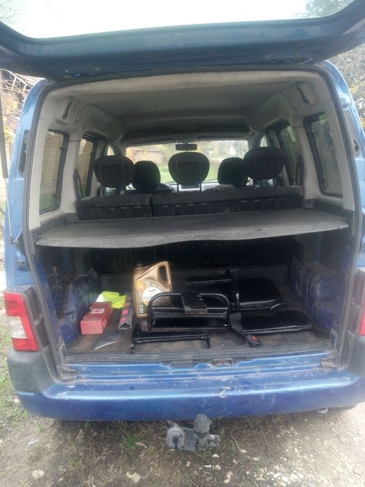 Продавам Пежо Партнер