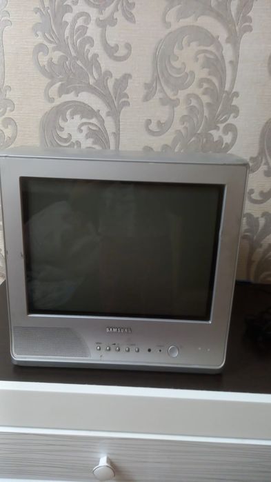 Продам телевизор Samsung цветной б/у в хорошем состояние, диагональ 36
