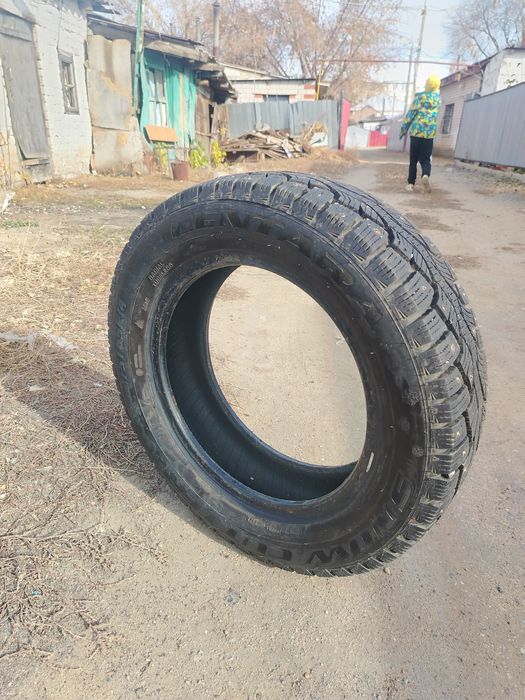 Продам зимнию резину . Откатала один сезон. 175/65/14