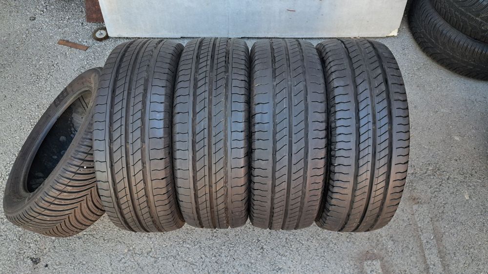 Гуми за Бус 215 65 15 C Continental