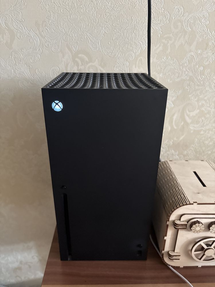 Продам x box series x 1tb