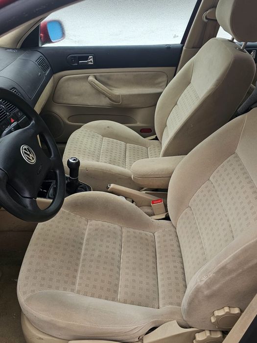 Se dezmembrează golf 4 2.0 benzina 4x4