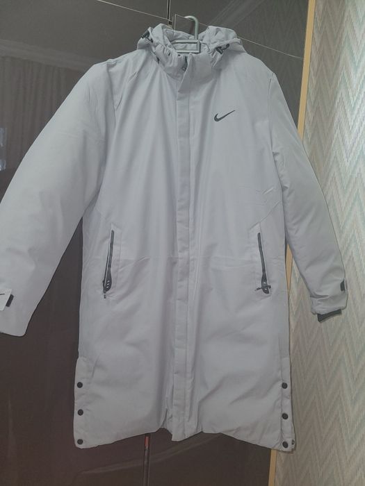 Новая длинная зимняя куртка nike