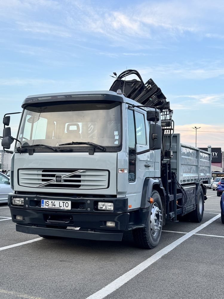 Camion cu macara basculabil volvo