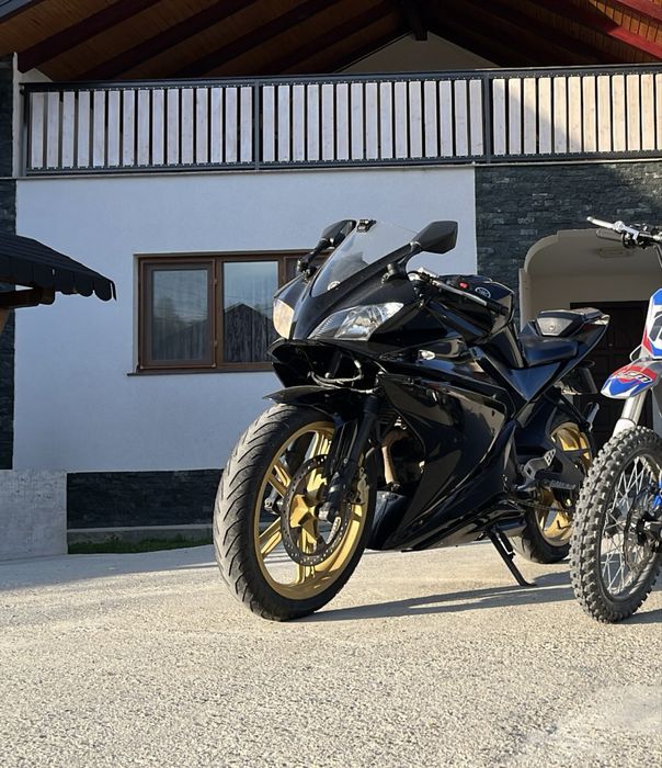 Vând yzfr125 2010