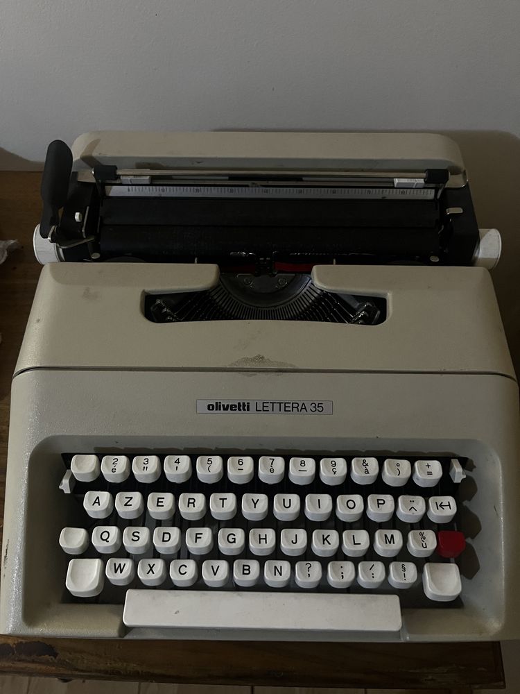 Masina de scris olivetti lettera 35