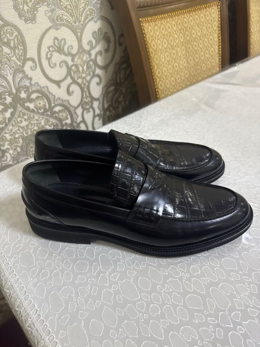 yengi tufli sotiladi kiyilmagan