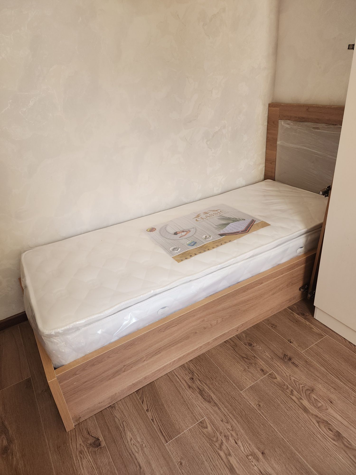 Срочно продается кровать. В упаковке.