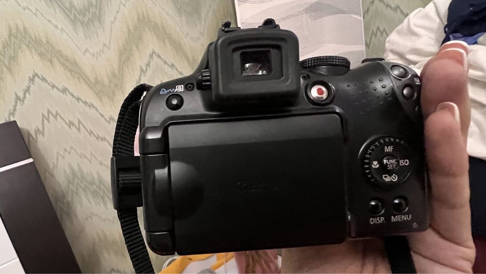 Продам Фотоаппарат Canon PowerShot SX10IS в отличном качестве.