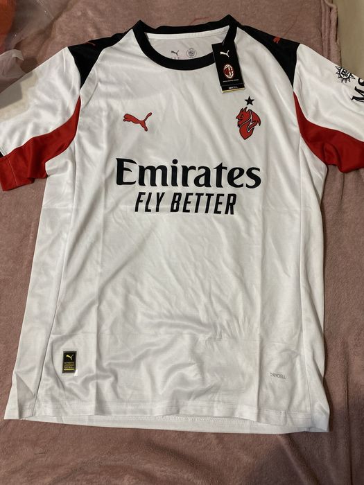 Tricou Emirates Fly Better