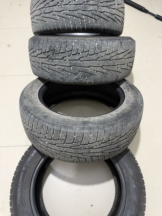 Продам шины б/у зимна 225/55/17