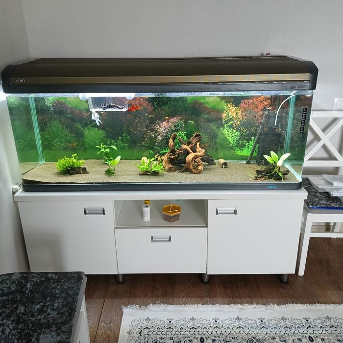 Продаётся заводской аквариум