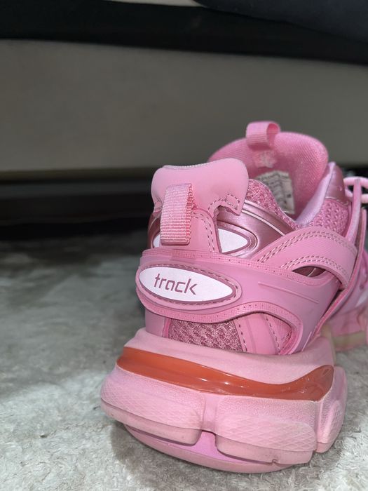 ballenciaga track Cu avnas de 50 de lei