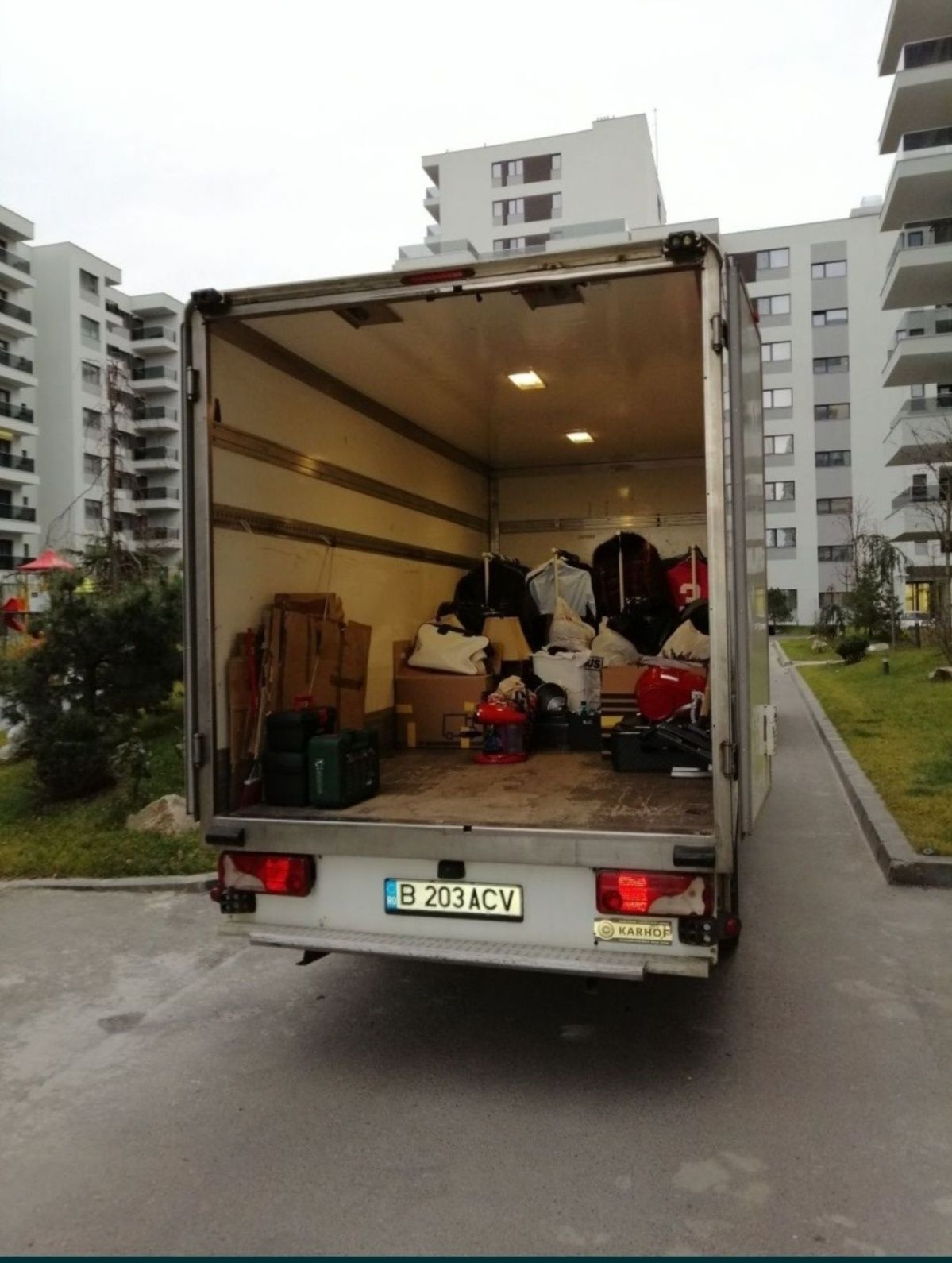 Mutari mobila bagaje/închiriere dube/dube fără sofer