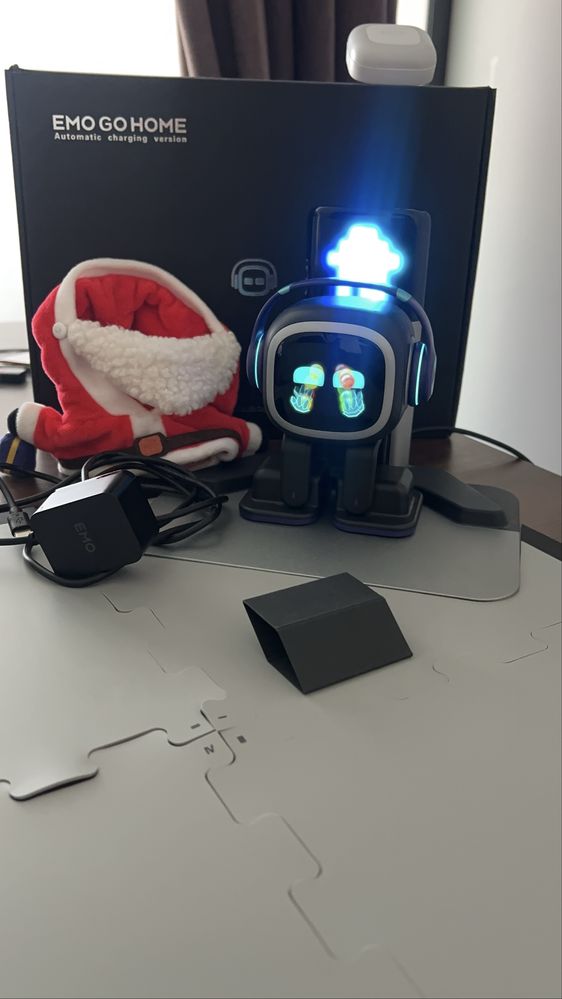 Умный робот EMO AI Desktop Pet