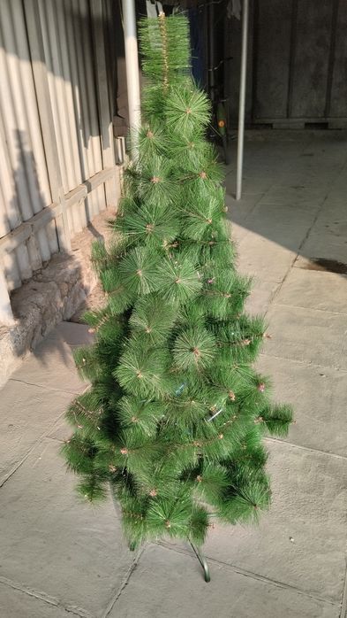 Продается Ёлка в хорошем состояний