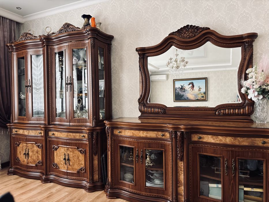 Продам стильный классический мебельный гарнитур в отличном состоянии!