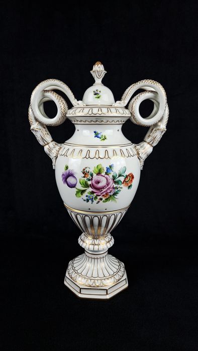 Ваза - Dresden, Carl Thieme Potschappel

Порцеланова ваза