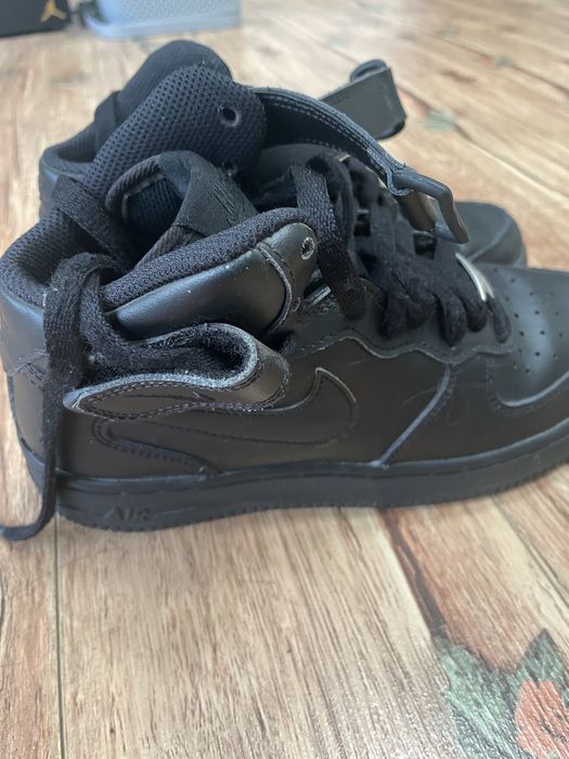 Vând air force 1 mid negri