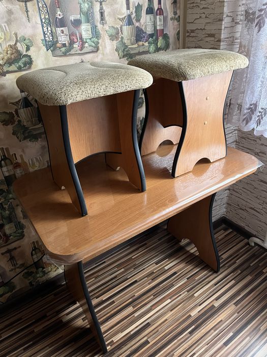 продам стол и 4 табуретки 15000 тг есть торг