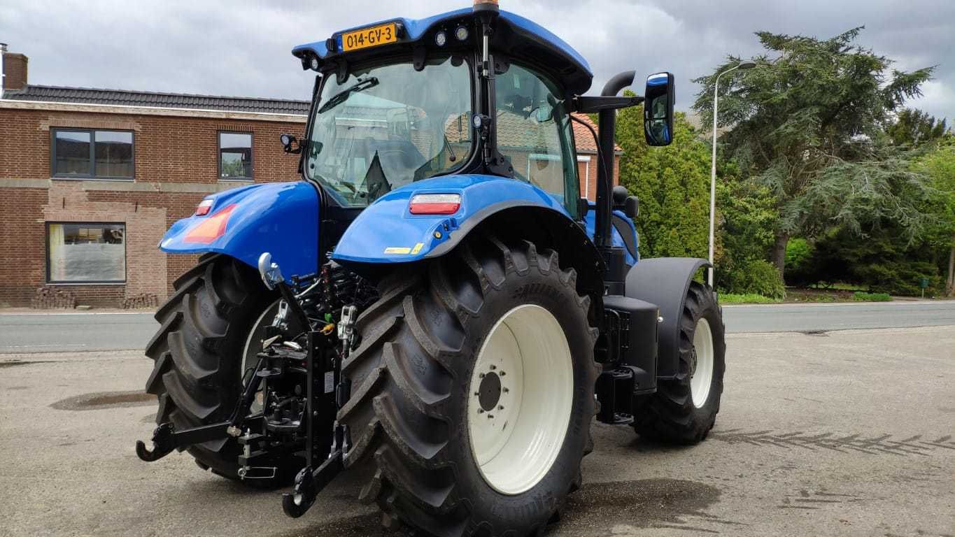 Трактор New Holland T7.210