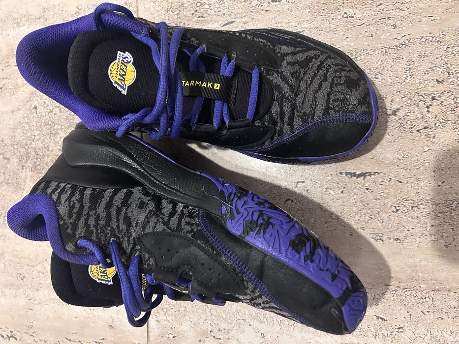 Adidasi pentru baschet