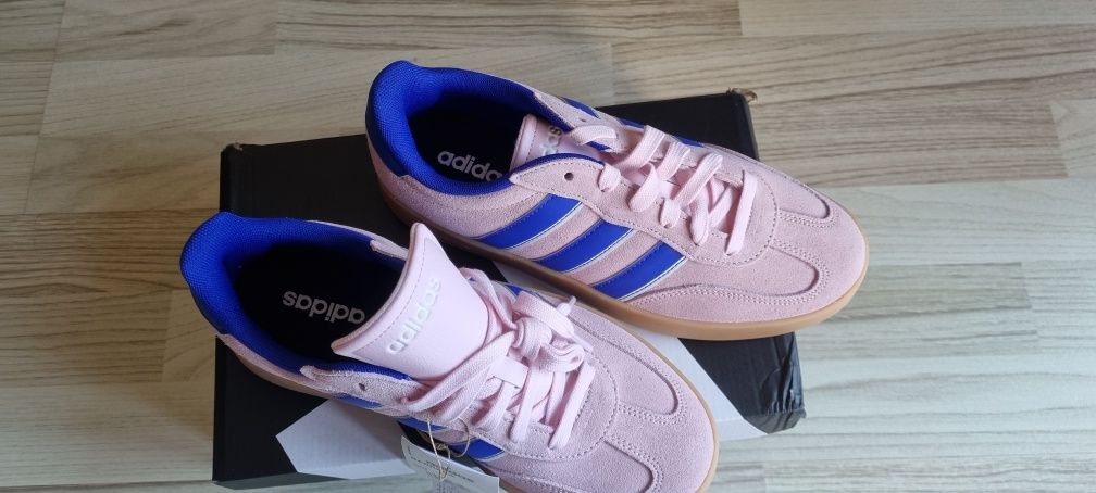Adidasi dama Adidas Barreda Roz/Pink nr.40/ 6 1/2. Nou,autentic.