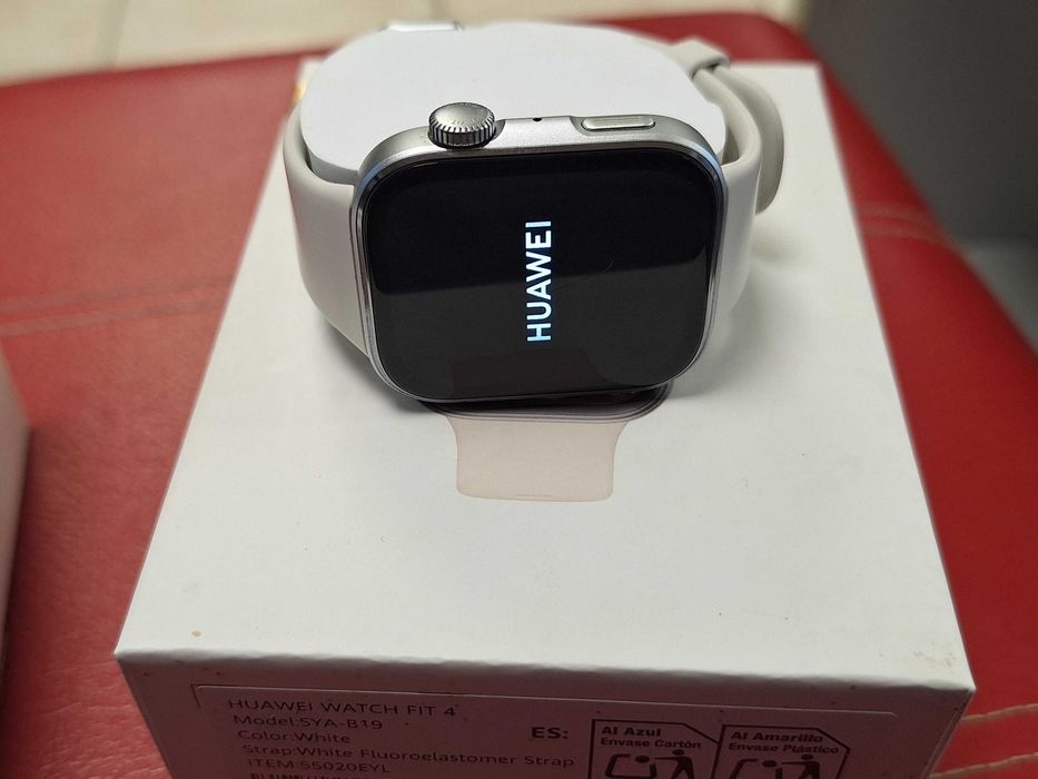 Smart Часовник Huawei Fit 4