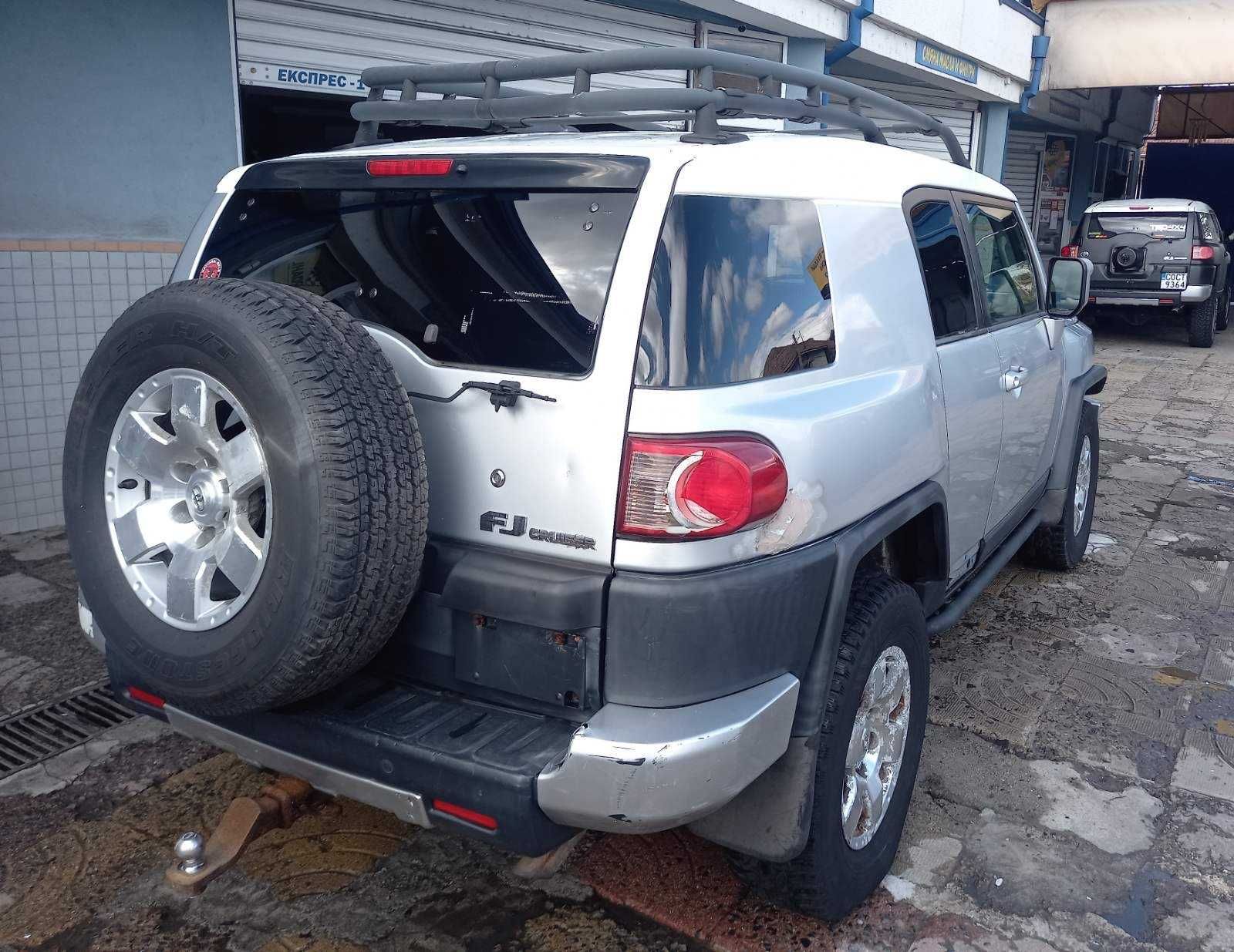 Toyota FJ Cruiser - на части