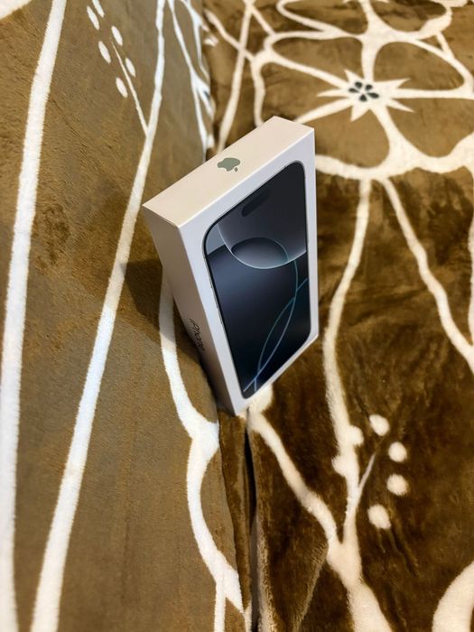 Vând urgent iPhone 16 pro max nou