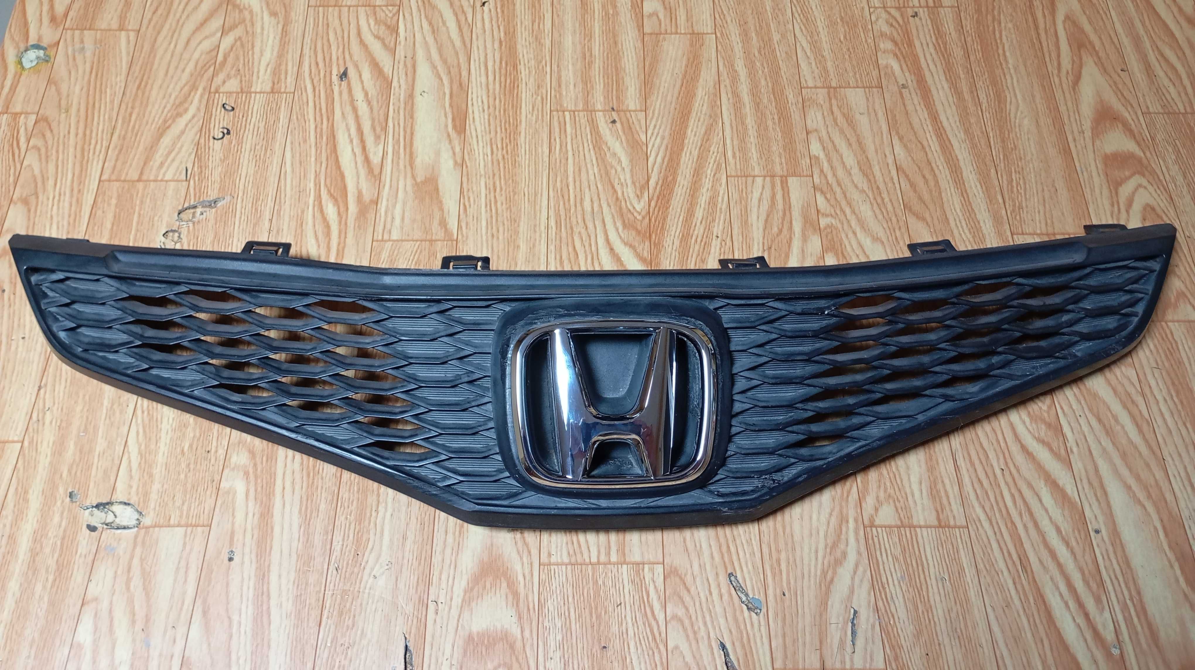 Решетка от предна броня за Honda Jazz 2008 - 2011