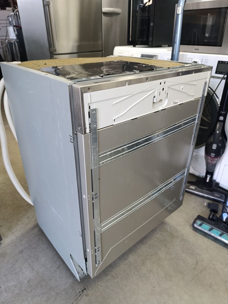 Съдомиялна машина за вграждане Miele XXL