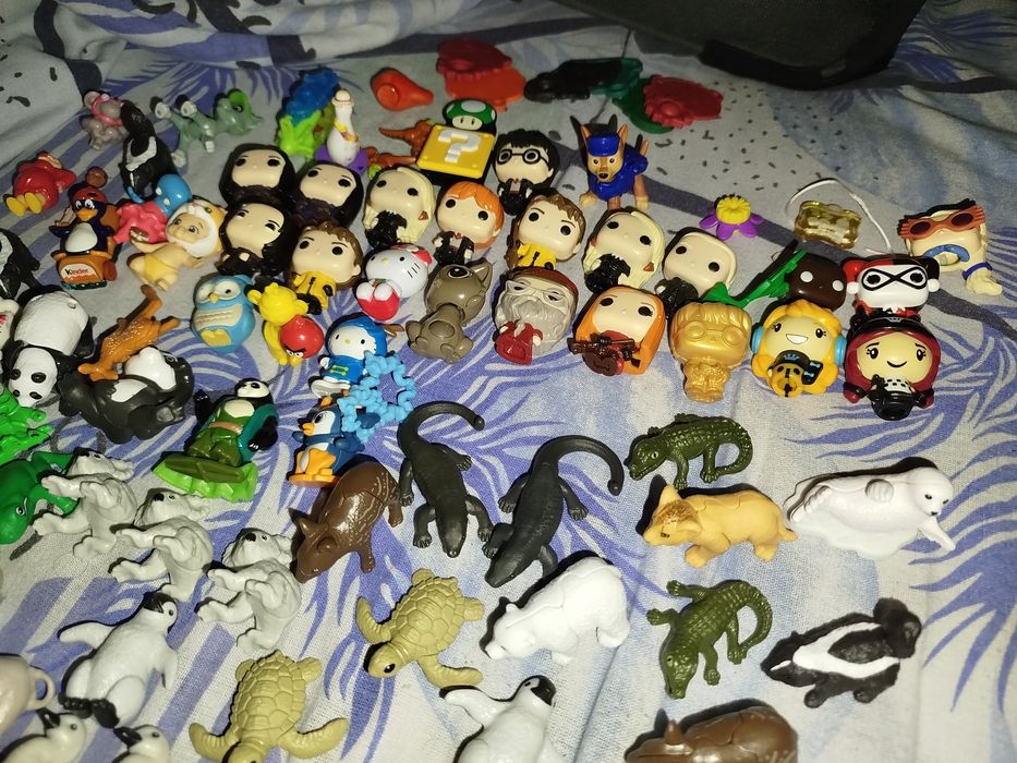 Vând jucării Kinder animale și cu hary Potter
