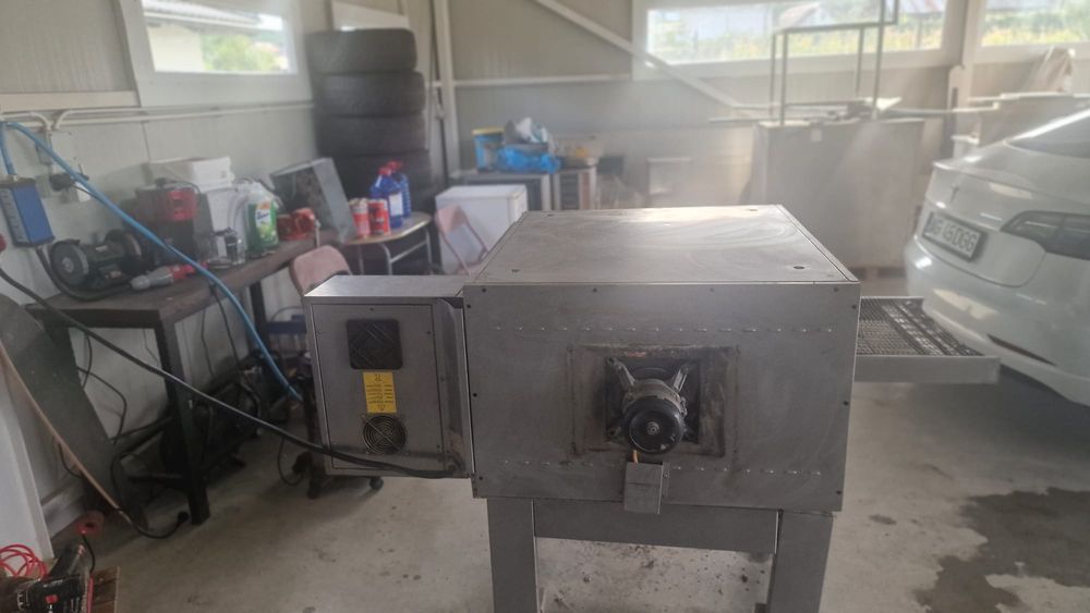 Cuptor electric pentru covrigi cu banda