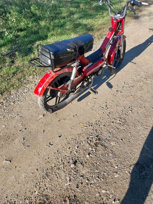 Moped cu pedale foarte bun