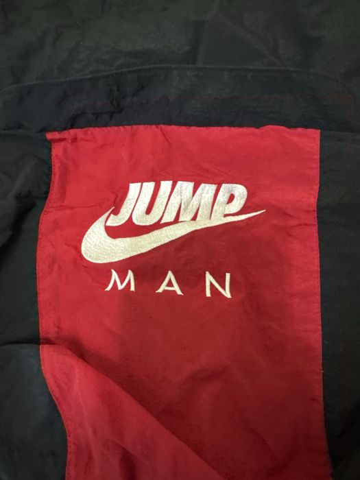 Лимитирана ветровка на Jordan