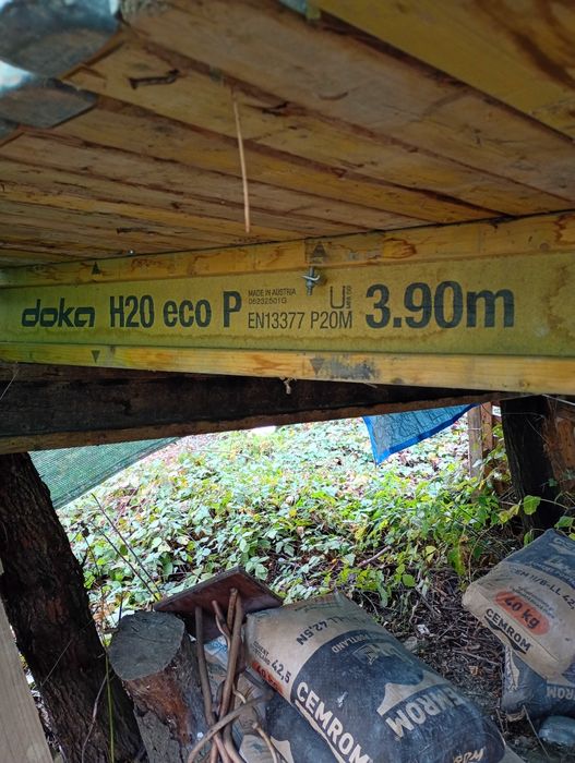 Vând grinzi DOKA 3,90m și 3 geamuri termopann