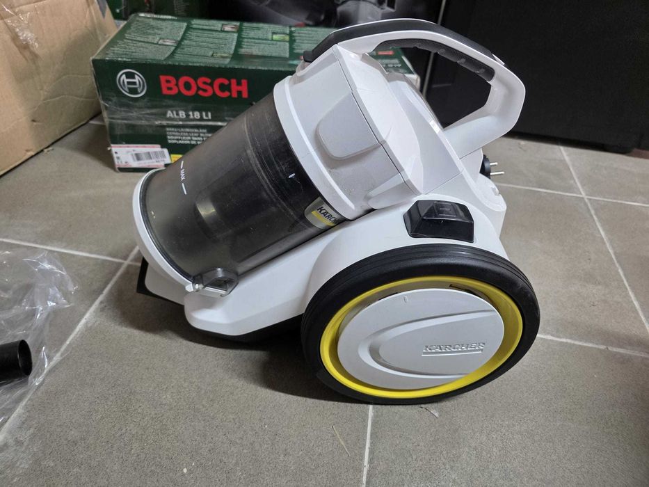 Aspirator fara sac Karcher VC 3, 700 W, recipient 0.9 l