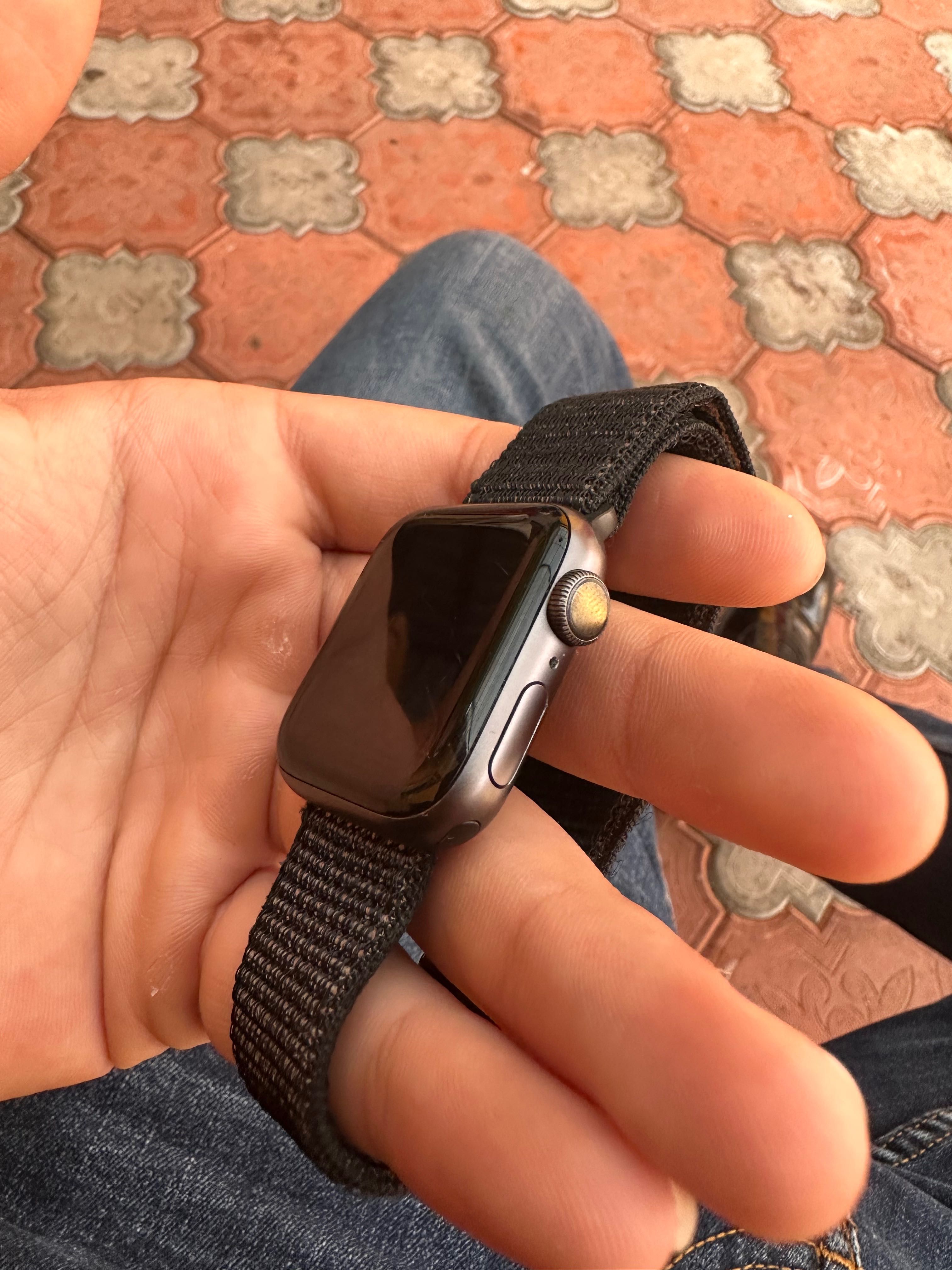Smartwatch Apple Watch Series 4 44mm, Space Gray folosit kat. C