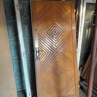 Vând ușa masiva de lemn