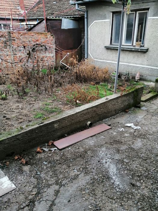P.F.Vand Urgent! casa 3 camere in Oradea singur in curte,acces auto,60