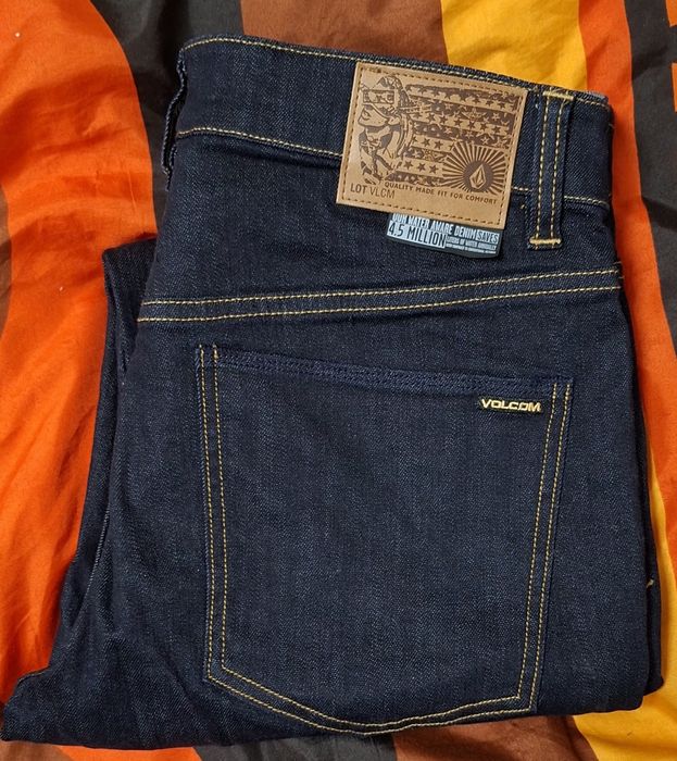 Volcom blugi mărimea 31 
BILLOW - Blugi loose
BILLOW - Blugi loose