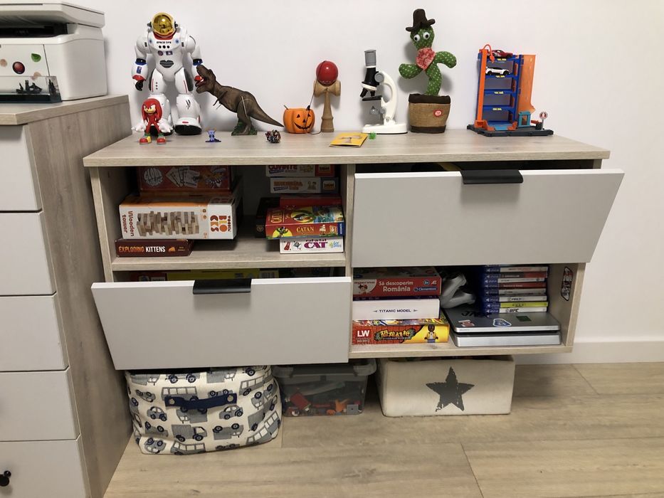 Vând comodă din pal